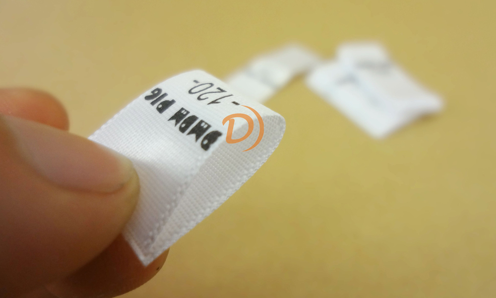 童裝領標
